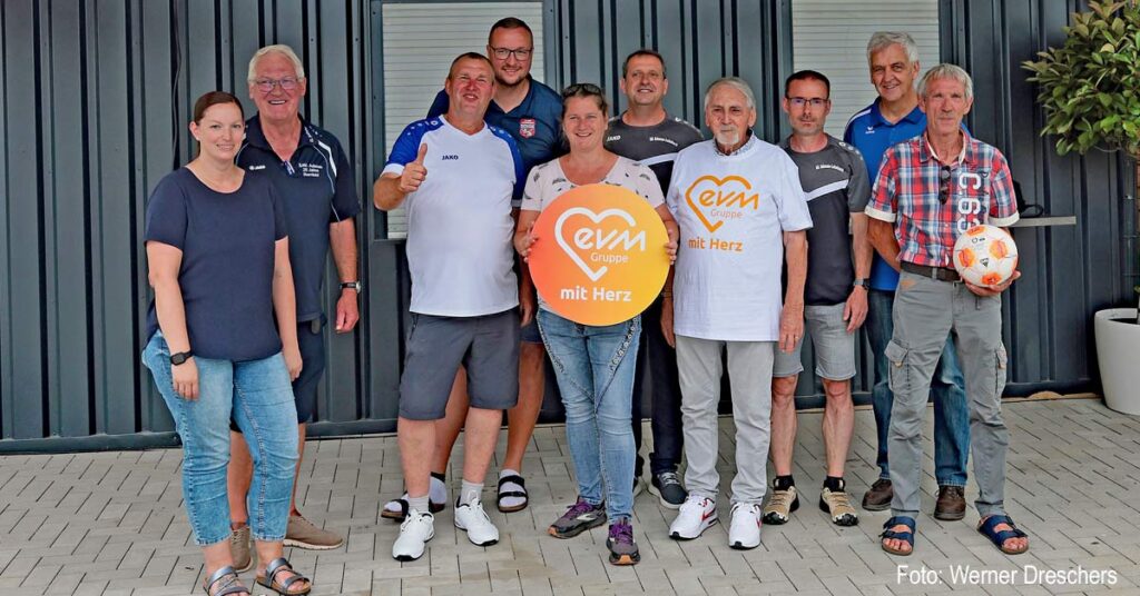 Energieversorgung Mittelrhein (evm) spendet 1.000 Euro für das Eifelstadion in Adenau