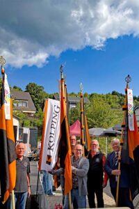 Bannerträger der Kolpingsfamilien Kirchzarten, Altenahr, Marktoberdorf, Sinzig und des Diözesanverbands Trier.