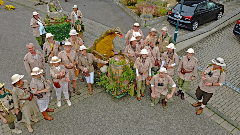 "Jurassic Ahr" Dahinter steht eine besonders kreative Gruppe. Bereits seit Jahren übe3rzeugen sie beim Winzerfest.