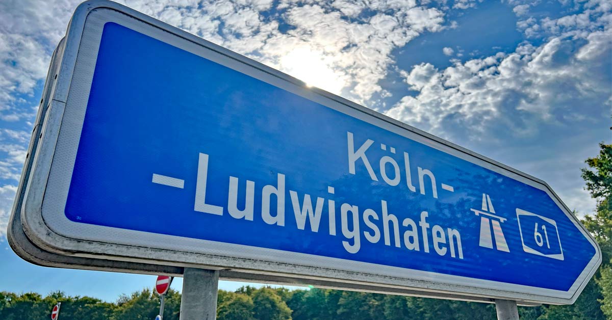 Auf der A61 bei der Anschlussstelle Wehr wird gebaut. Von Mittwoch, 24. September, 19 Uhr, bis Donnerstag, 25. September 2025, 6 Uhr gilt: • Abfahrt Wehr Richtung Köln: gesperrt. Umleitung über AS Niederzissen (roter Punkt). • Zufahrt Wehr von der B412/Kempenich Richtung Köln: gesperrt. Umleitung über AS Mendig (roter Punkt).