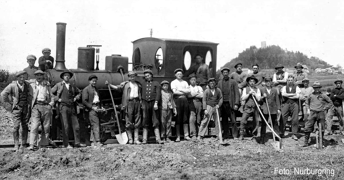 100 Jahre Nürburgring: Die Grüne Hölle feiert Jubiläum. Von der Grundsteinlegung 1925 bis heute ist der Nürburgring Mythos, Motorsportgeschichte und Aushängeschild für Adenau und den Kreis Ahrweiler.