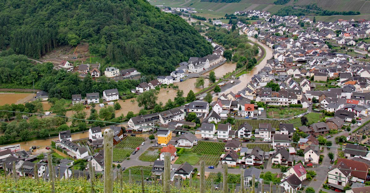 Im Jahr 2016 - auf dem Bild die Situation in Dernau - gab es ein Hochwasser an der Ahr.