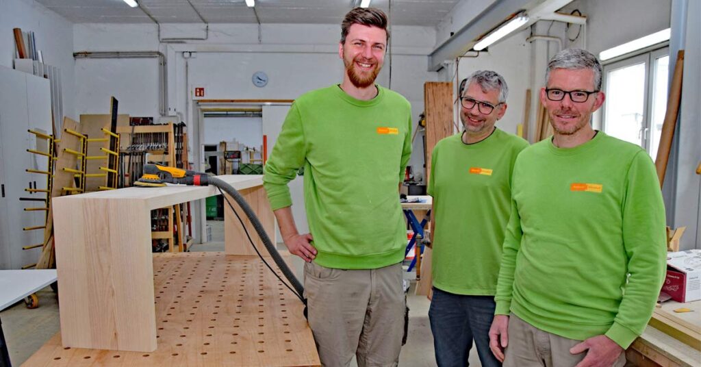 Daniel Jungbluth aus Bad Breisig hat einen sicheren Job aufgegeben, um noch einmal ganz neu anzufangen. Mit einer Lehre im Schreinerhandwerk. In der Schreinerei Kutzner & Ritzdorf in Bad Breisig.
