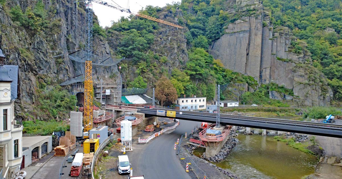 Ab Dienstag, 30. September 7 Uhr, bis Mittwoch, 1. Oktober, 20 Uhr, ist die Tunnelstraße in Altenahr voll gesperrt. Grund: der Einhub neuer Brückenträger an der Eisenbahnbrücke.