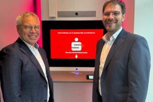 KSK Vorstand Achim Gemein und Christian Frings, Christian Frings, Leiter des Beratungs-Centers Adenau 