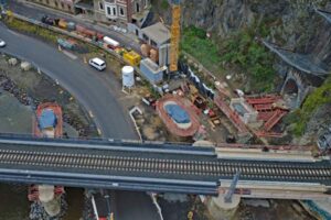 Die Tunnelstraße in Altenahr wird für zwei Tage gesperrt. Grund: Ein wichtiger Bau-Einsatz an der Eisenbahnbrücke.
