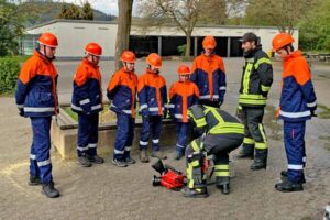 Praktische Übungen gehören zum Programm der Jugendfeuerwehren. 