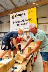 Erwin Schmitz aus Spessart war mit seinen beiden Enkeln Ben und Luca bei dem Familienfest. 