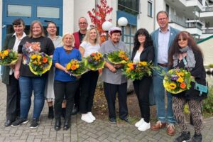 Im Rahmen der Feierlichkeiten wurden auch langjährige Mitarbeiter geehrt: Anita Markovic, Patricia Schlotterbeck, Eugenia Slinko, Jil Becker, Anna Spychalska, Jörg Müllenmeister, Gabi Haag, Elena Kovtun, Natalie Gratzer, Antje Arenz, Susanne Deil, Wolfgang Wagner, Alicja Zak, Lucja Pietrus und Bettina Junglas-Hens.