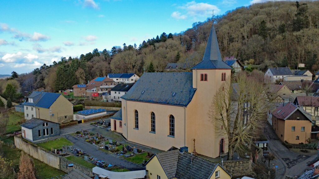 Die Pfarrkirche St. Nikolaus in Aremberg – ein barockes Kleinod im Kreis Ahrweiler.