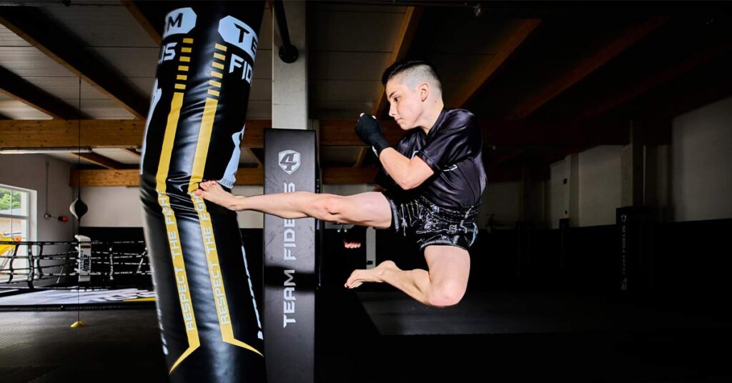 Taylor Schmitz (15) aus Ahrbrück gewinnt in Trier den WM-Titel der World Kickboxing und Karate Union (WKU).