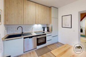 Die Ferienwohnung Saffenburger Ländchen ist eine Einladung, das Ahrtal neu zu entdecken. Mit Stil, Komfort und einem Extra, das mobil macht.