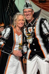 Höhepunkt des Abends in  Glees: die feierliche Proklamation des neuen Prinzenpaares Birgit I. „Prinzessin von Zucht und Ordnung“ und Marko I. „Prinz von Strahlemann und Klinker“ (Heuft).