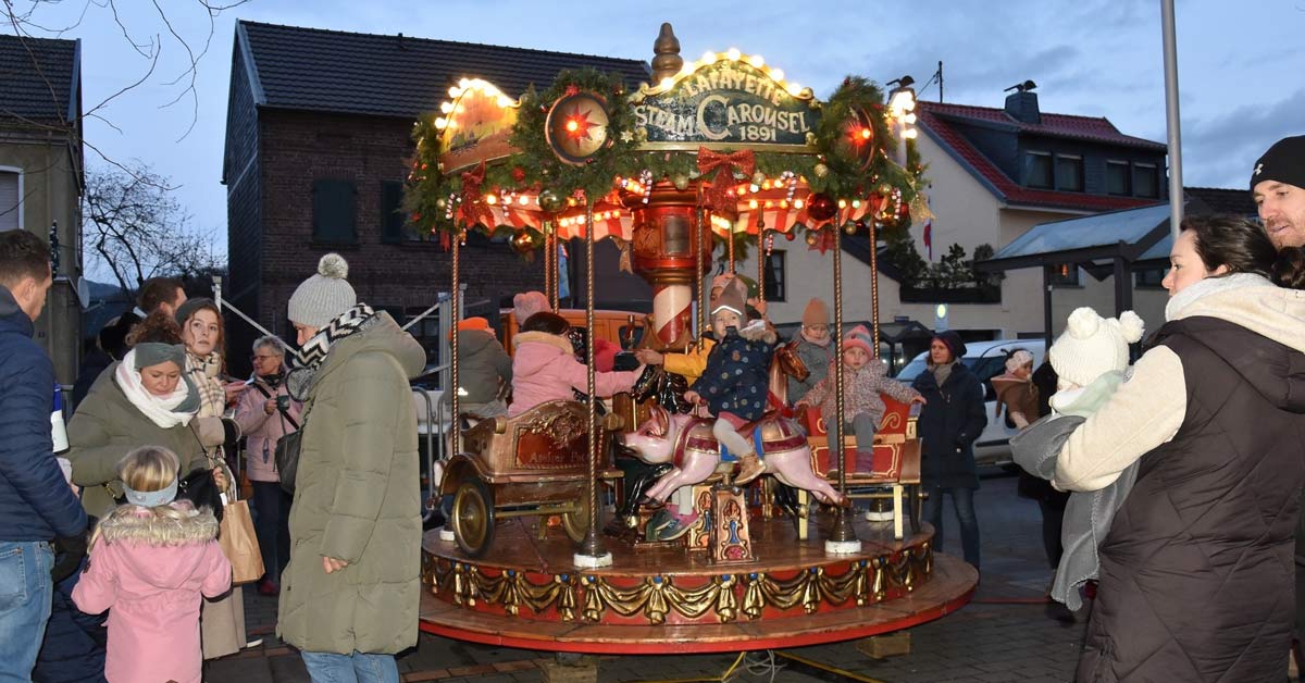 Kripp leuchtet wieder: Der 15. Weihnachtsmarkt lädt am 4. Advent zu Glühwein, Musik und Familienprogramm ein.