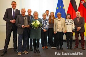 Aus Rheinland-Pfalz in die Welt: Ministerpräsident Schweitzer ehrt das Friedensmuseum Remagen.