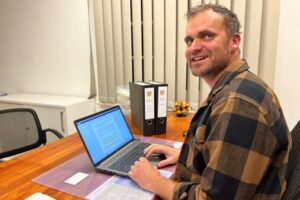 Müllenbachs Ortsbürgermeister Matthias Rieder spricht über Motivation, Teamgeist und Belastungsgrenzen.