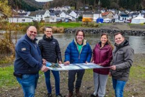 Rech setzt ein Zeichen für Zukunft und Wiederaufbau. Ein regionales Büro plant die neue Verbindung über die Ahr.