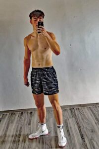 Luca Schmitz appelliert an alle, die sich in ihrer Haut unwohl fühlen und Angst vor dem ersten Training haben: „Es muss Dir komplett egal sein, was die anderen über Dich denken.“