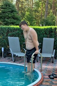 Der "faule Zocker" Luca Schmitz vor der Transformation.