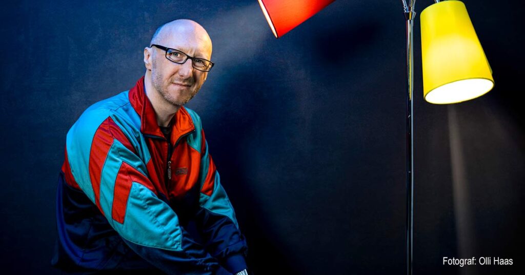 Er sitzt nur da – und trotzdem lacht der ganze Saal. Ralf Senkel gilt als Geheimtipp der Comedy-Szene.