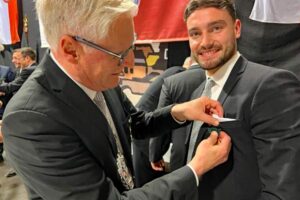 Severin Geschier ist nun auch Mitglied der Ahrweiler Bürgerschützen.