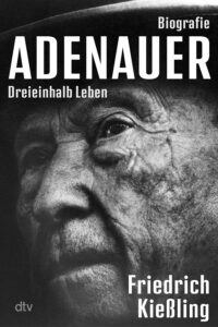 Konrad Adenauer hat viel dazu beigetragen, dass die Demokratiegründung inDeutschland nach 1945 gelang. Doch er hat die junge Demokratie auch existenziell belastet, mit illegaler Parteienfinanzierung und der geheimdienstlichen Ausspähung der SPD.