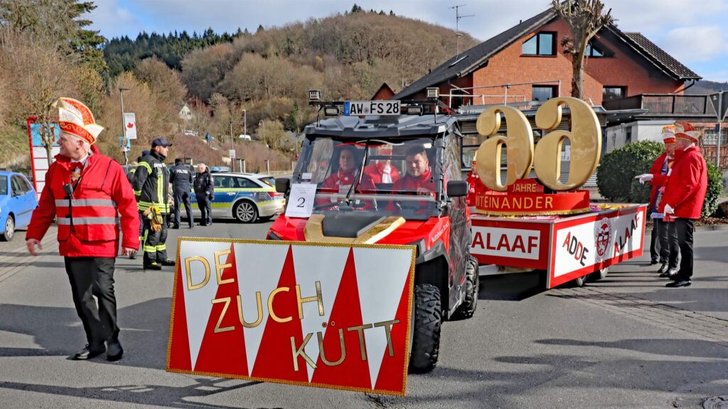 Das Motto des Umzugs in Adenau: "66 Jahre KG Adenau - Füreinander-Miteinander"