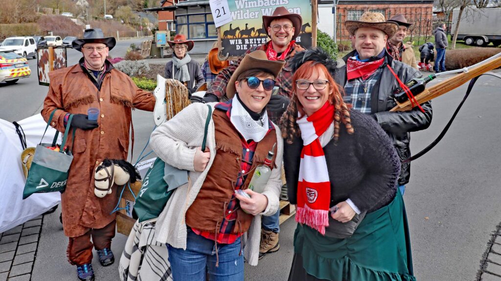 Diese Wimbacher Gruppe gab ebenfalls ein Gastspiel bei dem Umzug in der Johanniterstadt Adenau: "Wimbachs Wilder Westen-Wir reiten durch die Jecken"
