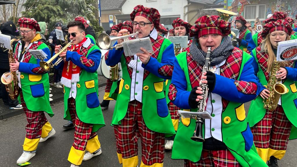 Die Musik sorgt in Reifferscheid für die richtige Stimmung..