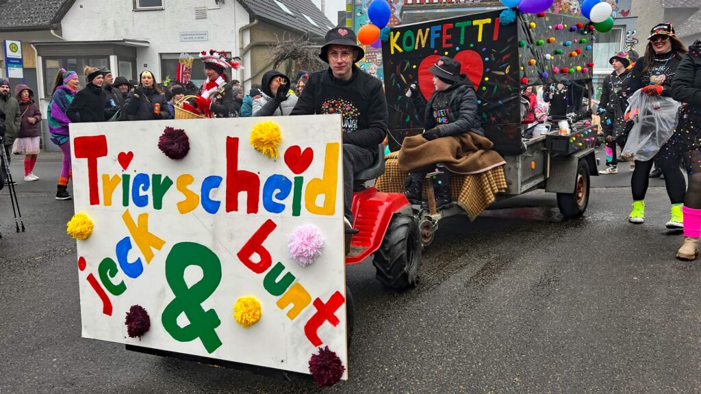 Er fährt an der Spitze der Trierscheider Jecken. Wer ist der junge Mann?