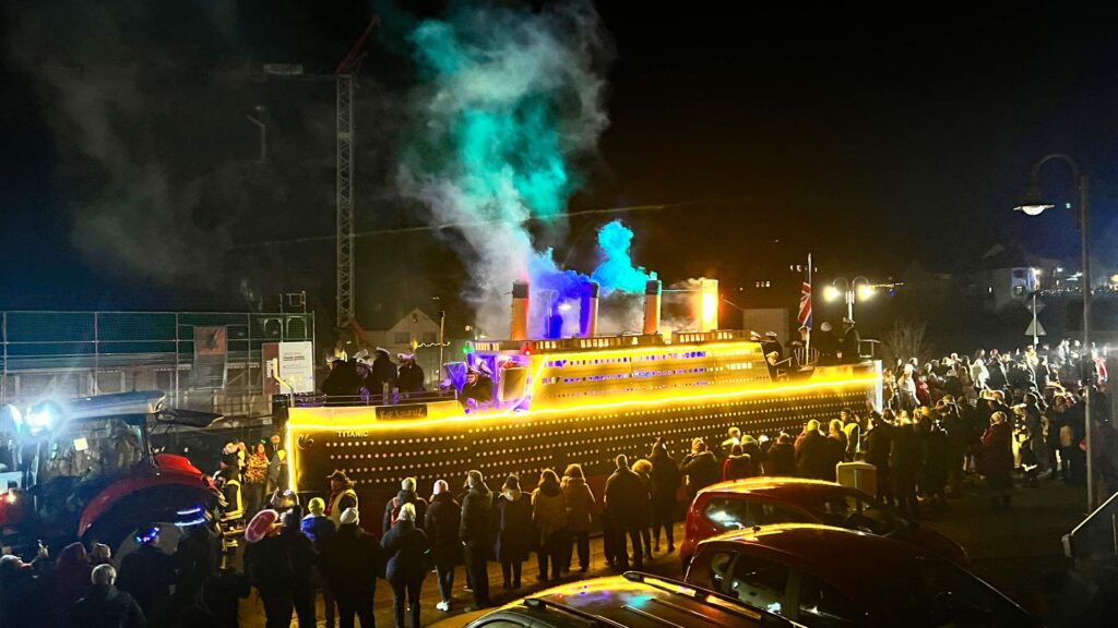 Mit der "Titanic" im Dunklen schunkelnd durch Schuld an der Ahr...