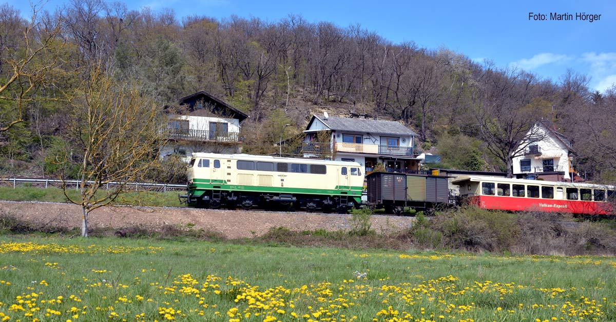 Der Vulkan-Express startet ab Ostern 2026 wieder durch das Brohltal. Neuer Fahrplan, Familienaktionen und große Jubiläumsfeste zum 125-jährigen Bestehen der Brohltalbahn machen die Saison besonders attraktiv.