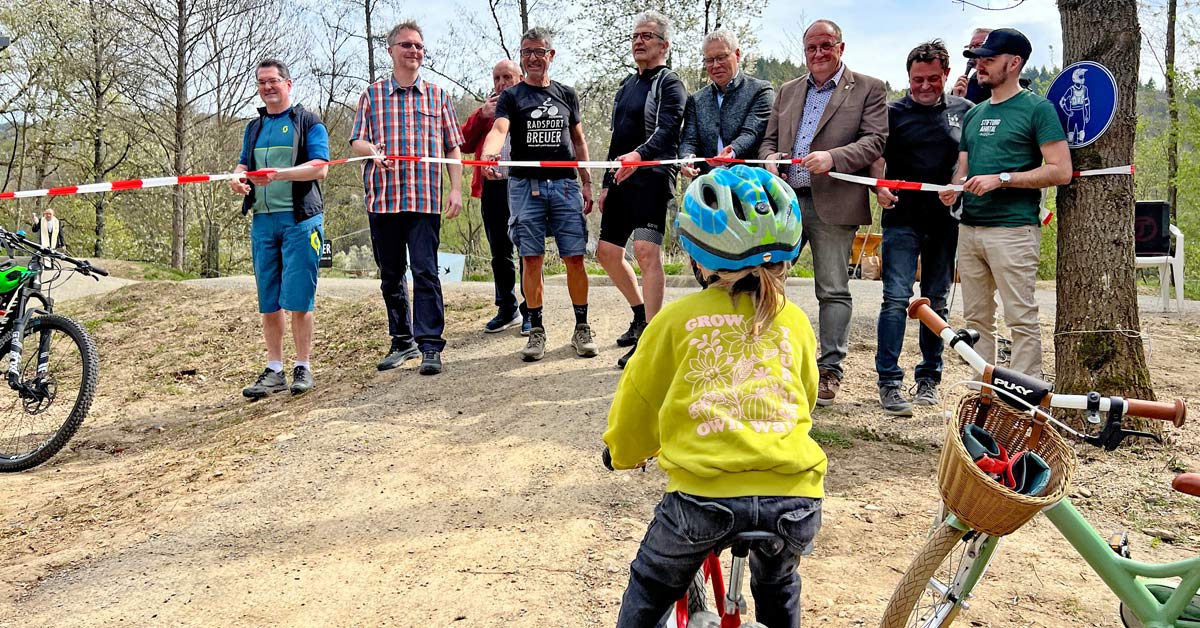 Fahrspaß, Voller Start der Bike Park Insul ist am 11. April eröffnet worden. Am Sportplatz. Mit Pumptrack, Jump Line und Flow Line.