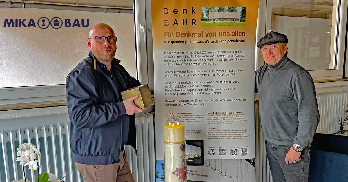 Erinnerungsprojekt im Ahrtal: Eine Gedenkkerze hat Station bei der Mika Bau GmbH in Ahrweiler gemacht. Die Mika Bau GmbH engagiert sich seit etwa einem Jahr für den DenkAHR e.V.
