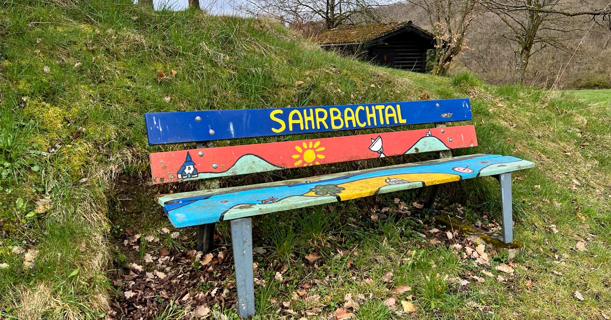 20 Jahre Sahrbachweg im Kreis Ahrweiler: Jubiläumswanderung am 3. Mai mit geführter Tour und Einkehr in Kirchsahr.