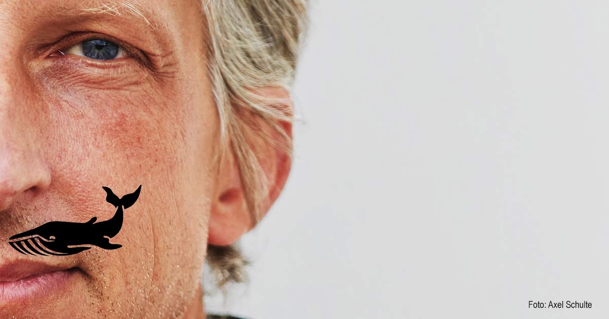 William Wahl live in Bad Breisig: Der Gewinner des Deutschen Kleinkunstpreises 2026 bringt sein Programm „Wahlweise“ am 25.04.2026 in die Jahnhalle.