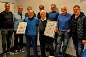 Der Vorstand des Steinhauervereins Weibern. (v.l.) Vinzenz Baly, er gehört dem neuen Vorstand nicht mehr an. Helmut Reuter, Ehrenmitglied Friedel Schild, Egon Schumacher, Ehrenmitglied Manfred Dahm, Horst Perk, Klaus Hilger, Johannes Montermann, Bernhard Klapperich.