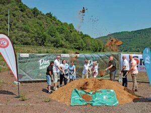 Nach der Flut 2021 entsteht der Sportplatz neu: 900.000-Euro-Projekt, moderner Naturrasen und für Hönningen beginnt ein neues Kapitel.