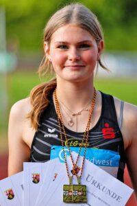 Nachwuchsleichtathletin Lina Näkel aus Dernau spricht über Ehrgeiz, Druck, persönliche Bestleistungen.