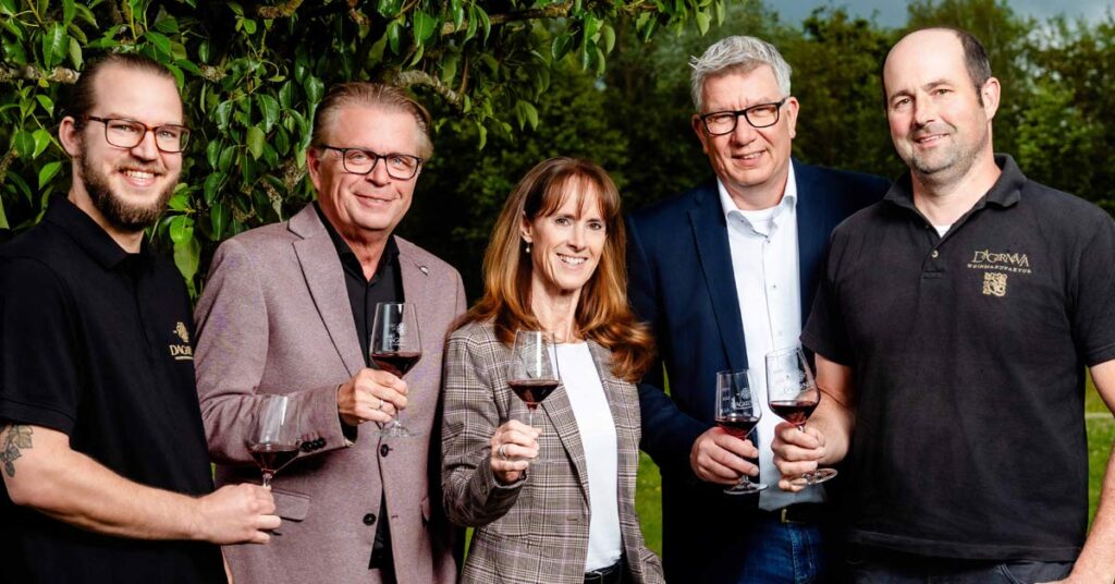 Das neue Führungsteam der DAGERNOVA Weinmanufaktur: (v.l.) Kevin Bertram, Christoph Dreßen, Heike Holzapfel, Stefan Fuchs und Dirk Wollersheim.