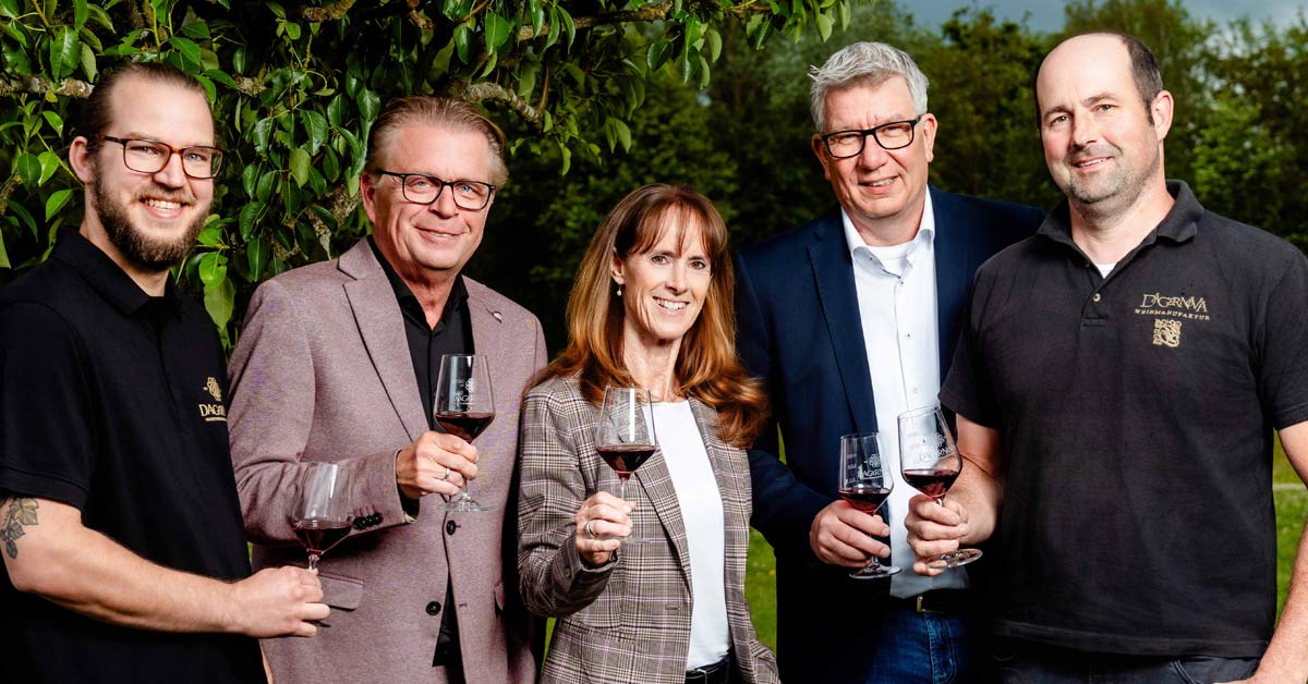 Das neue Führungsteam der DAGERNOVA Weinmanufaktur: (v.l.) Kevin Bertram, Christoph Dreßen, Heike Holzapfel, Stefan Fuchs und Dirk Wollersheim.
