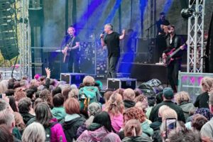Kasalla feierte bei „Musik und Wein im Ahrtal“ eine umjubelte Premiere in Marienthal.