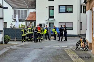 Sicherheits- und Rettungskräfte machten Rundgänge durch den Ort.