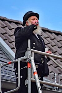 In traditioneller Zimmermannskluft sprach Zimmermann Edgar „Eddy“ den Richtspruch.