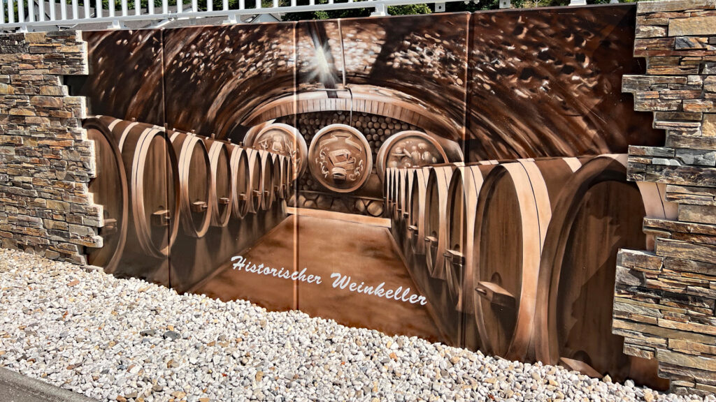 Ein Blick in den Weinkeller der örtlichen Winzergenossenschaft.