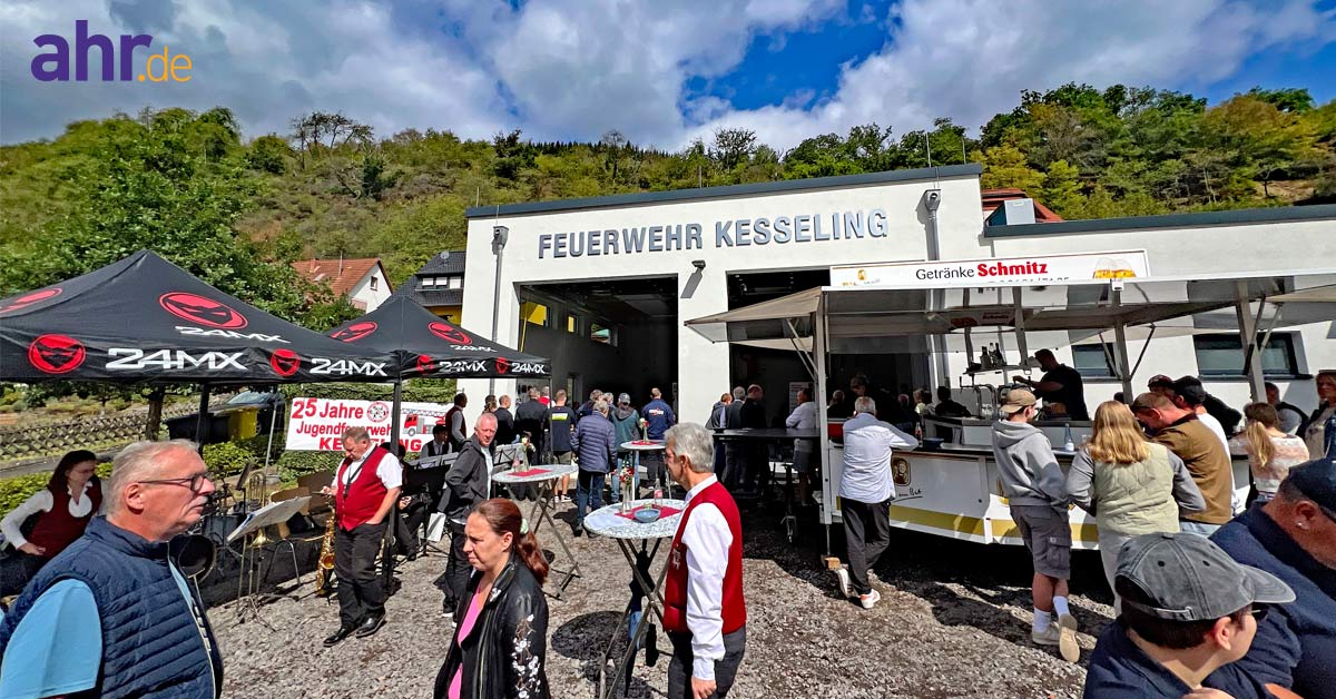 Ein Jahrhundert Brandschutz und ein moderner Neustart am Ortsrand: Die Freiwillige Feuerwehr Kesseling feierte ein großes Festwochenende.