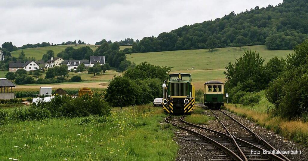 Vor 50 Jahren verschwanden die letzten Gleise der Strecke Engeln – Weibern – Kempenich. Jetzt holen die Heimatfreunde Weibern dieses Stück regionaler Geschichte zurück: mit rund 120 historischen und aktuellen Fotografien.