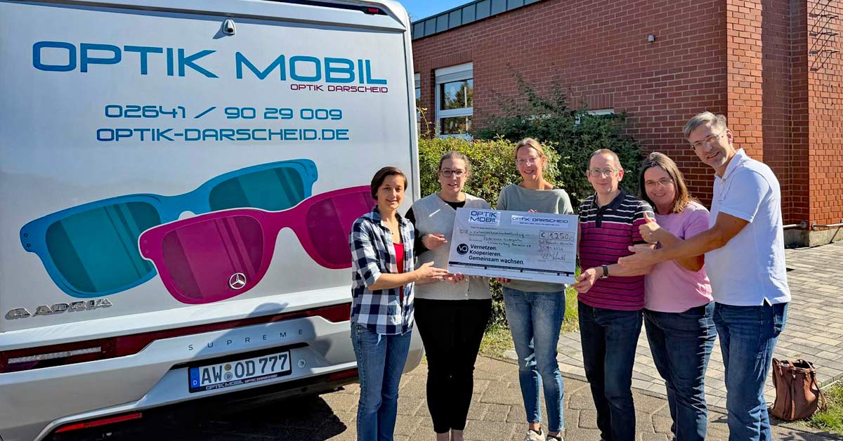 1.250 Euro für die Kita Calvarienberg: Vereinsagenten und Optik Darscheid unterstützen den Förderverein und damit Projekte für die Kinder.