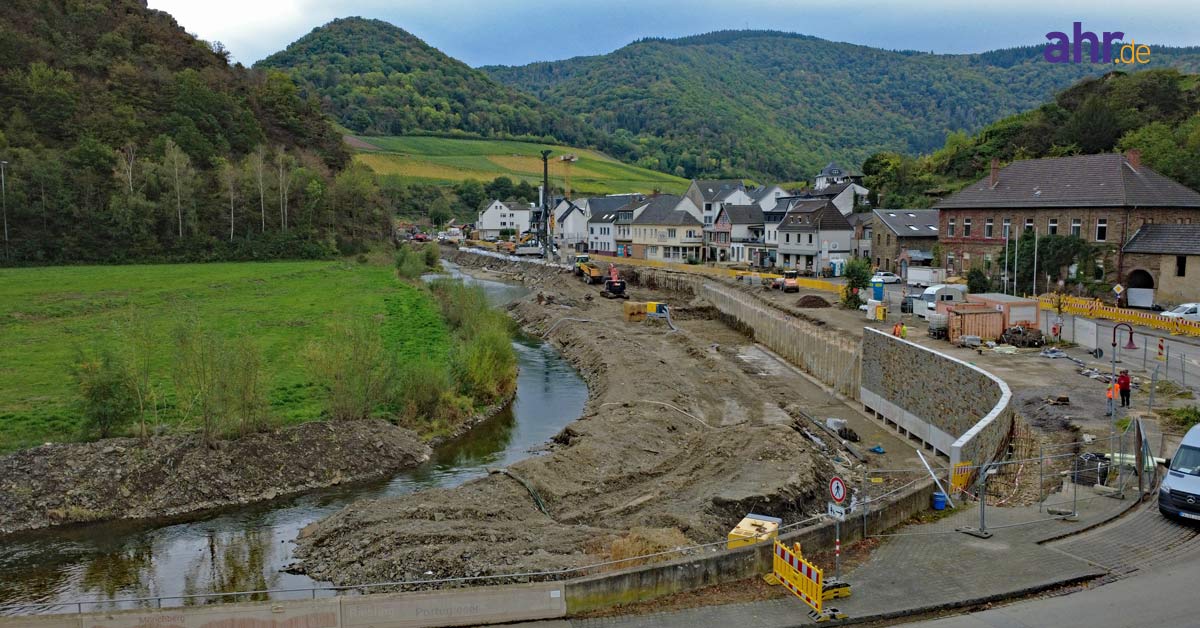 In Mayschoß entsteht entlang der B267 eine neue Ahrufermauer. Die Bauarbeiten sind technisch anspruchsvoll – und kosten Millionen.