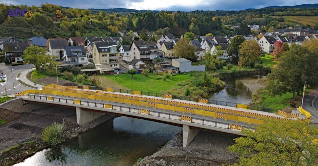 Die Bachemer Brücke ist für Fußgänger und Radfahrer bereits freigegeben. Am 9. November folgt die geplante Eröffnung für alle Verkehrsteilnehmer.